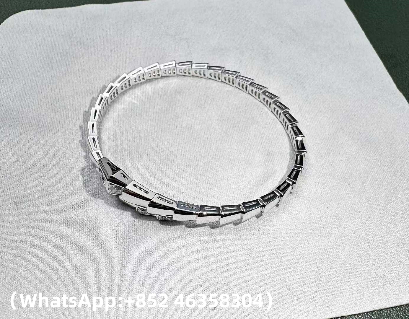 Premium 1:1 Bvlgari Serpenti Viper One-coil Bracelet set with Pavé Diamonds on the Head and Tail Replica – Custom Solid 18K White Gold