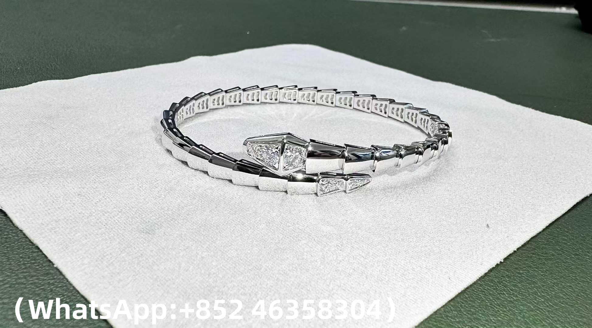 Premium 1:1 Bvlgari Serpenti Viper One-coil Bracelet set with Pavé Diamonds on the Head and Tail Replica – Custom Solid 18K White Gold