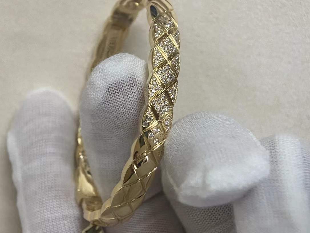 Premium 1:1 Chanle Coco Crush Bracelet Quilted Motif, Diamonds Replica – Custom Solid 18k Yellow Gold